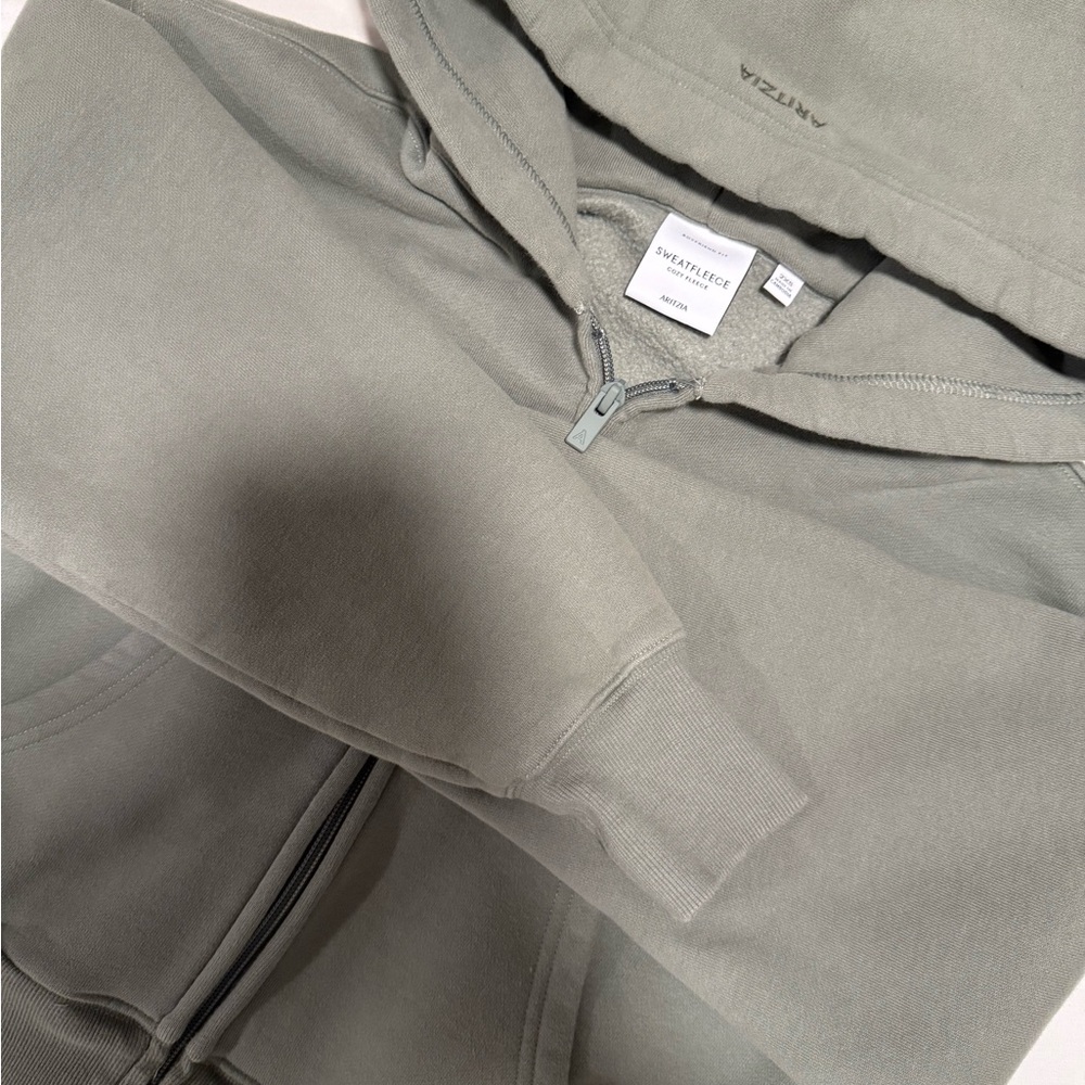 Aritzia Cozy Sweatfleece Boyfriend Boxy Zip Hoodie